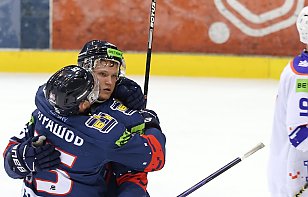 «Металлург» обыграл «Локомотив» благодаря ударному первому периоду, Веремеенко забил в четвертом матче подряд