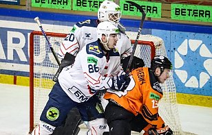 «Металлург» уступил «Шахтеру» в овертайме, единственную шайбу «волков» забросил Козячий