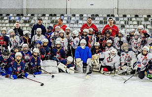 Игроки Команды Президента провели мастер-класс для воспитанников хоккейной школы «Металлурга»